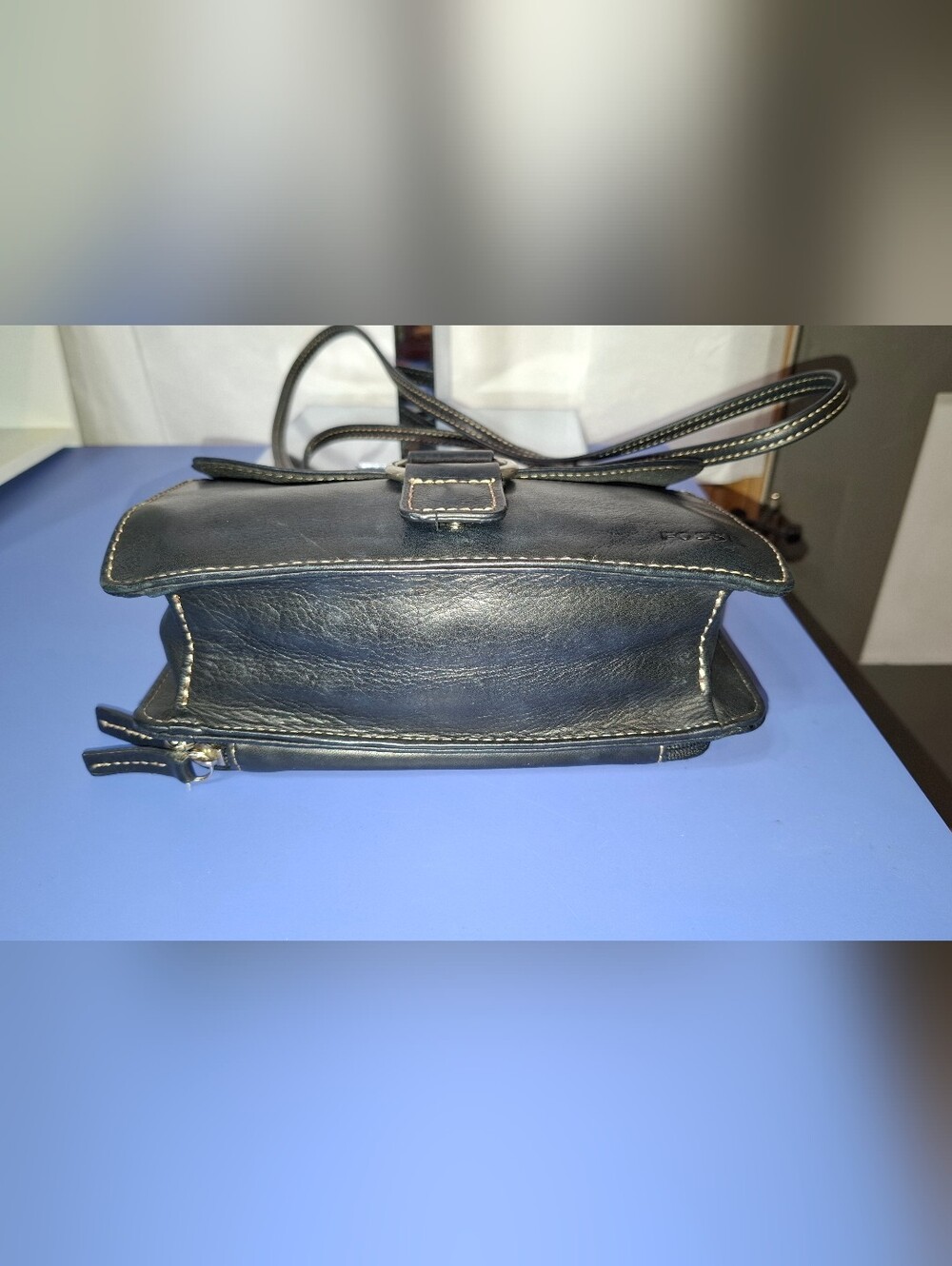 Vintage Fossil Black Leather Crossbody with Ring Detail- EUC - Picture 10 of 10